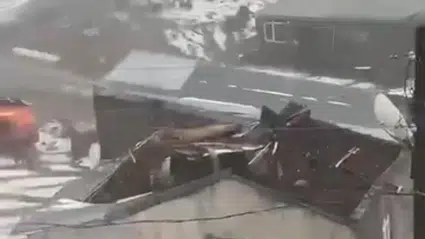 Çıldır'da dolu ve fırtına dehşeti: Öncül köyünde çatılar uçtu, tarlalar vuruldu