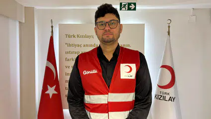 Sel felaketinde hayatına dokunmuştu: Yıllar sonra Türkiye'de gönüllüsü oldu