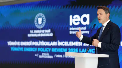 Bakan Bayraktar'dan 2035 vizyonu: Türkiye'nin enerji rotası elektrikli araçlarla değişecek