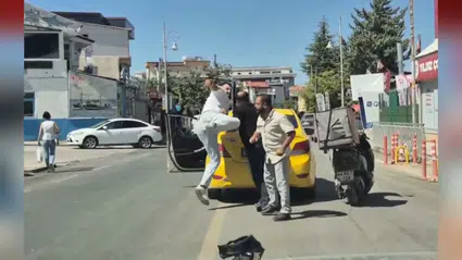 Malatya'da trafikte dehşet anları: Kurye ve taksici birbirine girdi