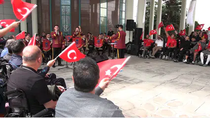 Kahraman gazilere hastanede moral konseri: Jandarma Bandosu sahne aldı