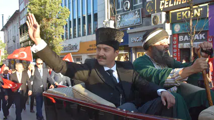 Sivas'ta 107 yıl öncesinin heyecanı: Atatürk'ün şehre gelişi yeniden yaşatıldı