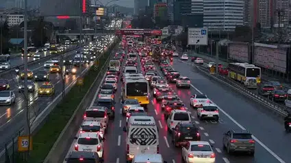 İstanbul trafiğinin yıllık faturası dudak uçuklattı: 10 milyar dolar çöpe gidiyor