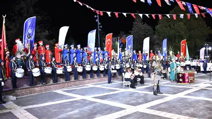 Yenişehir'de dev buluşma: 88 sanatçı aynı sahnede tarih yazdı