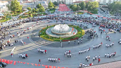 Sivas Kongresi'nin yıl dönümünde meydan halay sesleriyle yankılandı
