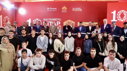 Bilal Erdoğan'dan gençlere çağrı: Kitap okuyan nesil geleceği inşa eder
