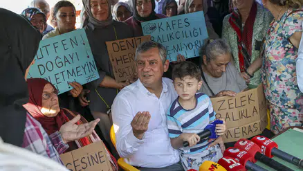 Rize'de kafes balıkçılığı gerilimi: Özgür Özel balıkçılarla buluştu