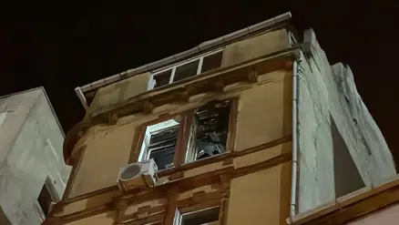 Stadın yanındaki apartmanda havai fişek yangını: Ev boş çıktı