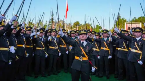 “Mustafa Kemal’in askeriyiz” diyen teğmenin ihraç kararı mahkeme tarafından bozuldu