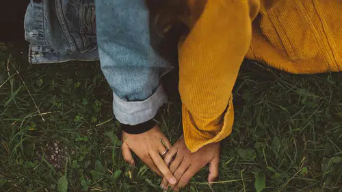 Şüpheci tavırların dildeki ipuçları: Güven sorunu hangi sözlerle kendini gösteriyor?