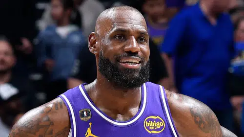 LeBron James NBA’de bir efsane daha yazdı: Tüm zamanların maç rekorunu kırdı