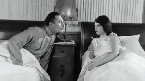 Avrupa sinemasında ilginç detay: Evli çiftler neden ayrı yatakta uyuyor?