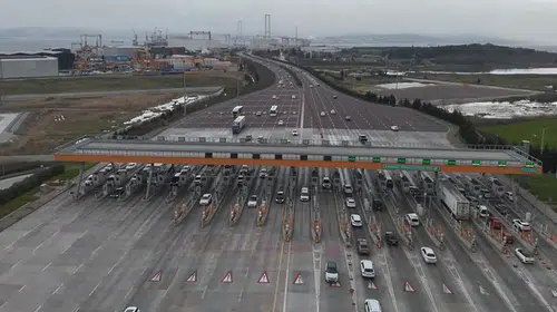 Bayramda otoyol ve köprülerden 12,3 milyon araç geçti