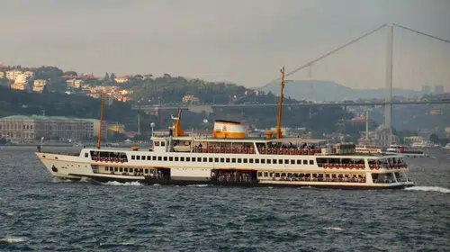 İstanbul Boğazı'nda sis dağıldı: Gemi trafiği normale döndü