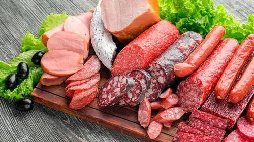 Araştırma: İşlenmiş et ile kolon kanseri bağlantısı hala yeterince bilinmiyor