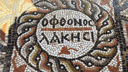 Syedra Antik Kenti’nde 1500 yıllık “kıskanan çatlasın” yazılı mozaik bulundu