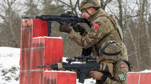 Türk ve İspanyol askerleri omuz omuza: MSB'den 'kalplerimiz yan yana' mesajı