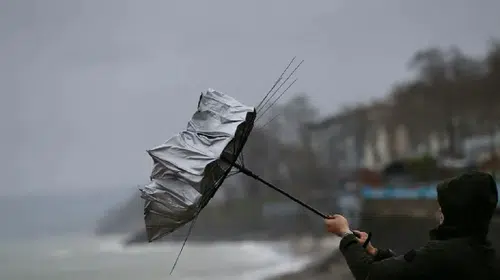 Bayramın ikinci günü hava nasıl olacak? Meteoroloji'den 7 il için sarı alarm, kuvvetli yağış ve fırtına geliyor