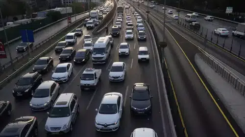 Bayram dönüş trafiği başladı: Yollarda yoğunluk artıyor