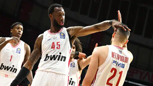Olympiakos, EuroLeague’de play-off biletini alan ilk takım oldu