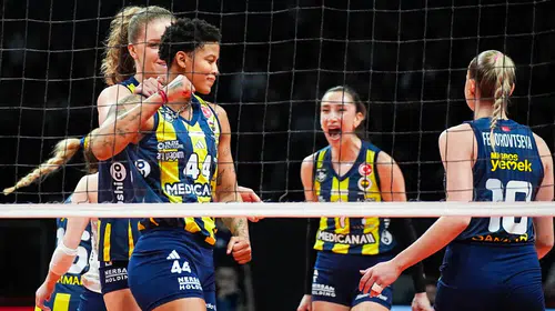 Fenerbahçe Medicana, VakıfBank’ı 3-2 mağlup ederek seriyi 2-2'ye getirdi