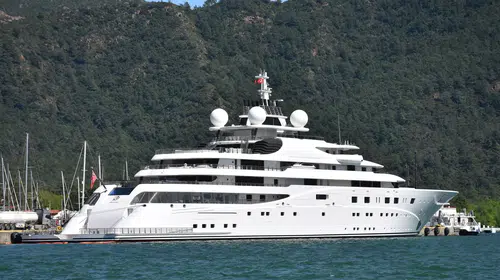 Marmaris’e dev yat yanaştı: A+ gemisinin yakıt faturası dudak uçuklattı