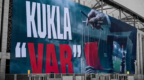 Beşiktaş’tan derbi sonrası sert protesto: Tüpraş Stadı’na “Kukla VAR” pankartı
