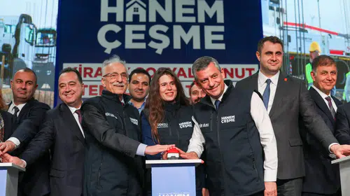 Özel'den İzmir mesaisinde kente övgü:"İyi ki İzmir var"