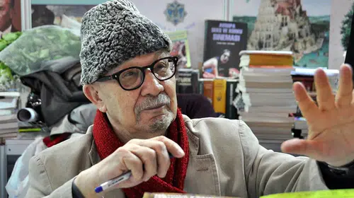 Ünlü yazar ve akademisyen Yalçın Küçük 87 yaşında hayatını kaybetti