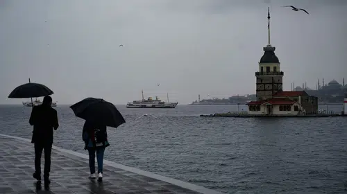 İstanbul’a soğuk ve yağışlı hava geliyor: Sıcaklıklar 7 derece birden düşecek