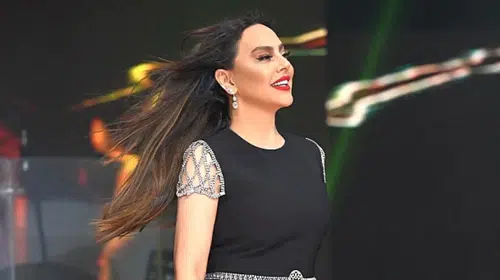 Ebru Gündeş’ten estetik itirafı: “Yarım yüz gerdirme yaptırdım”