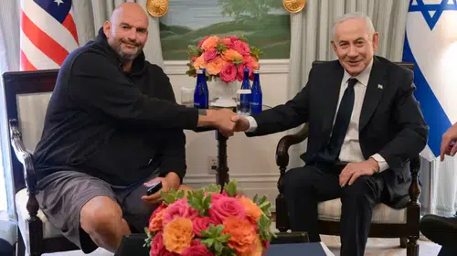 ABD'li Senatör John Fetterman, Netanyahu'yu şort ve spor ayakkabıyla karşıladı