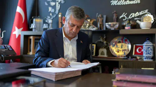 Özgür Özel dahil 91 milletvekili CHP'den istifa etti: Yeni Parti kuruldu!