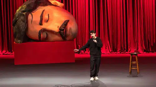 Komedyen Deniz Göktaş havalimanında gözaltına alındı