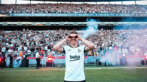 Leandro Trossard, 20 bin Beşiktaş taraftarı önünde imzayı attı