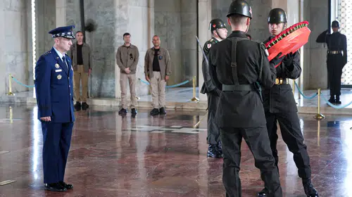 ABD Genelkurmay Başkanı Dan Caine, NATO Zirvesi kapsamında Anıtkabir’i ziyaret etti