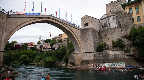 Mostar Köprüsü'nde 460 yıllık gelenek sürdü: Tarihi atlayışlarda kazananlar belli oldu