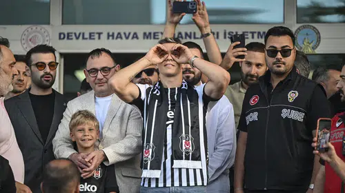 Beşiktaş'ın transfer ettiği yıldız oyuncu Leandro Trossard İstanbul'a geldi