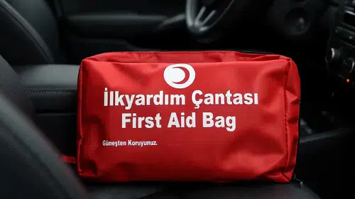 Yunanistan, araçlarda zorunlu olacak yeni ilk yardım çantası kuralını 2027'ye erteledi
