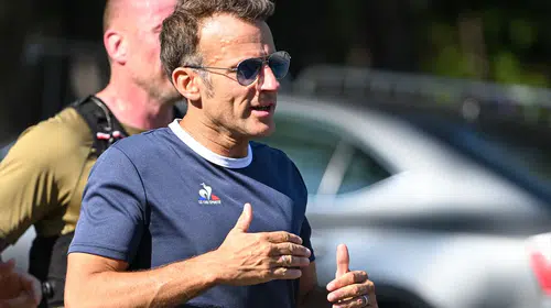 Macron'un gözlük tercihi merak konusu oldu: Mavi pilot gözlüklerinin arkasındaki neden ortaya çıktı