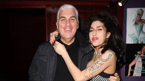 Amy Winehouse'un babasına yaklaşık 950 bin sterlin tazminat cezası