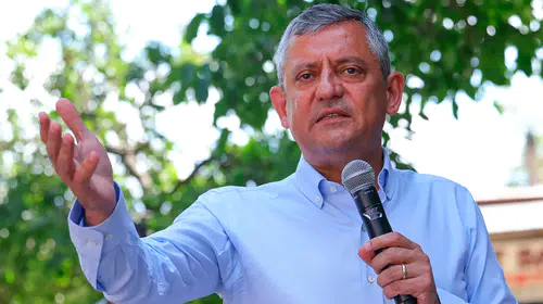 CHP lideri Özgür Özel, tutuklu komedyen Deniz Göktaş'ı Tekirdağ'da ziyaret etti