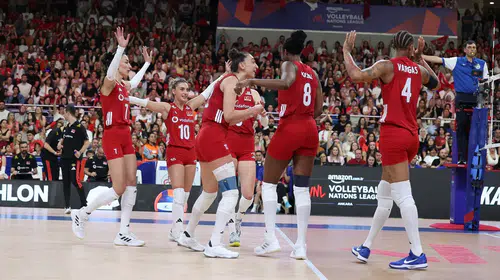 Filenin Sultanları, Polonya engelini 3-1'le geçti