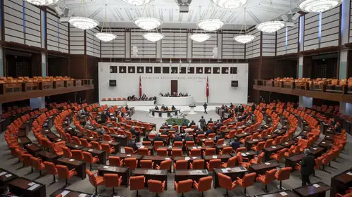 CHP ana muhalefet konumunu kaybetti: Yeni Parti Meclis'te ikinci sıraya yükseldi