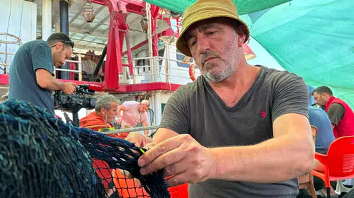 Ege’de ağlar onarılıyor: Balıkçılar bereketli bir sezon için gün sayıyor