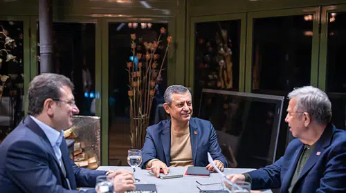 Özgür Özel'den İmamoğlu iddialarına yanıt: "Bu üçlü Türkiye'nin kaderini değiştirecek"