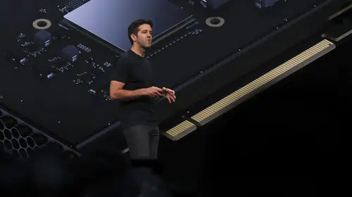 Apple’da John Ternus dönemi başlıyor: İlk büyük sınav katlanabilir iPhone olacak