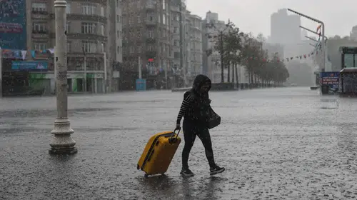 Meteoroloji uyardı: 4 ilde şiddetli yağış, 2 bölgede fırtına alarmı