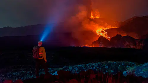 Etna Yanardağı'nın yasaklı bölgesine giren ABD'li turist yıldırım çarpması sonucu hayatını kaybetti