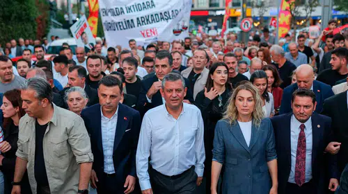 İmamoğlu ve tutuklu başkanlar için Beylikdüzü'nde dayanışma yürüyüşü: İktidara kumpas tepkisi